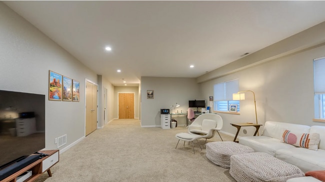 Building Photo - AMAZING LOCATION 5 Bed 4 Bath Home in Loui...