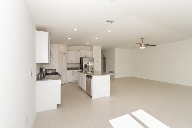 Building Photo - 4019 84th Ct E
