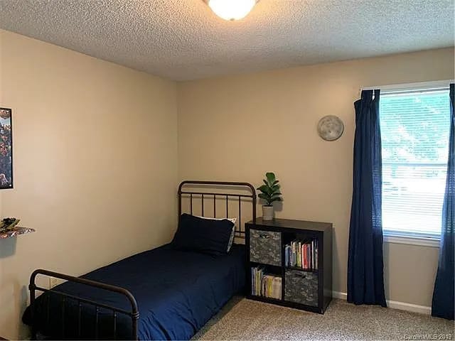 Building Photo - 206 Ross Ct