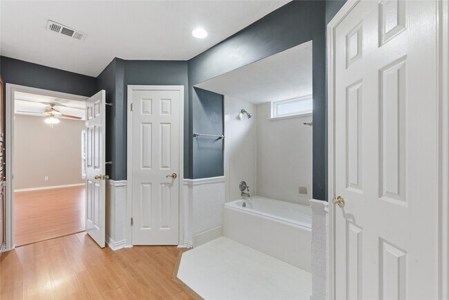 Building Photo - 12635 Ivyforest Dr