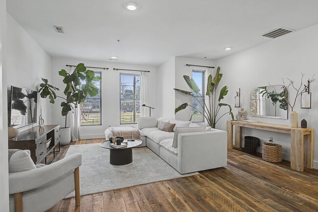 Building Photo - 1225 4th Ave S