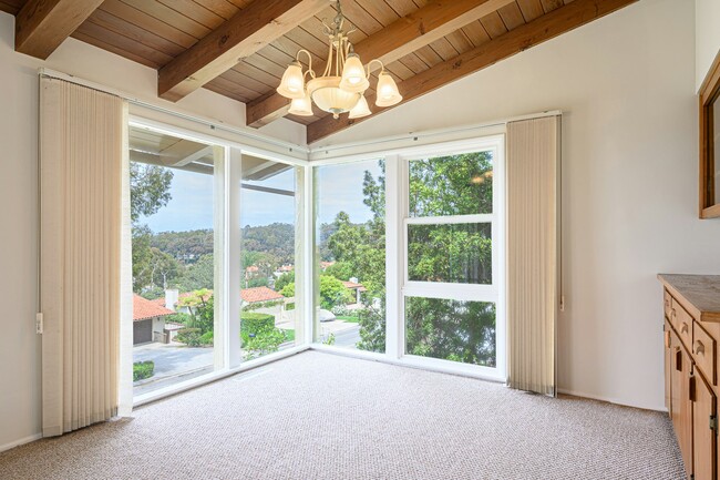 Building Photo - 552 Vía Del Monte