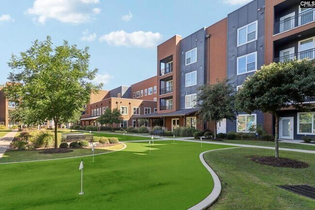 Building Photo - 440 Town Center Pl