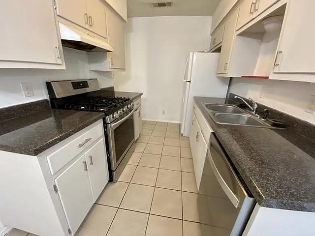 Building Photo - 8116 Exmoor Dr