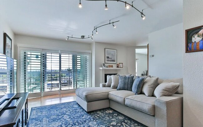 Building Photo - 2 Bed, 2 Bath Condo-Triana complex in Bank...