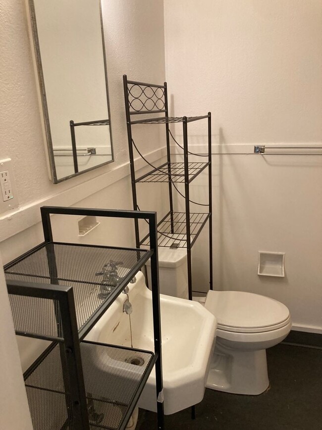 Building Photo - A great connection make all the difference!