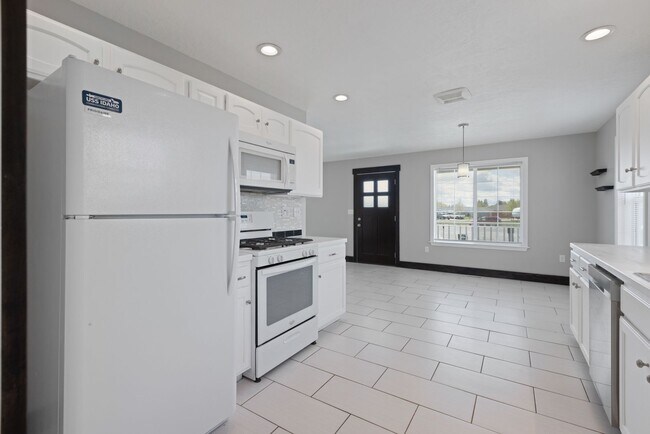 Building Photo - 4 bed 2 bath Home in Idaho Falls