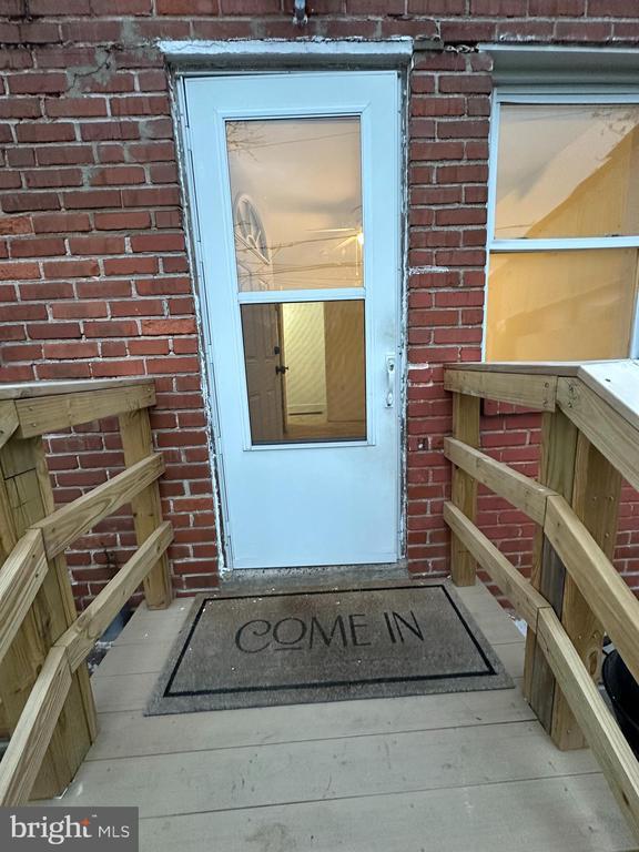 Building Photo - 703 Shaw Ave