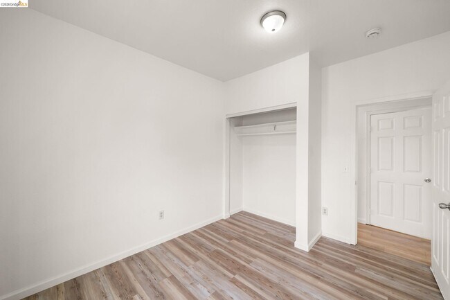 Building Photo - 400 Bissell Ave