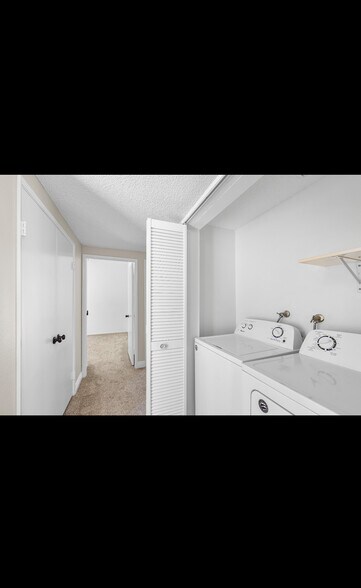 Building Photo - 5291 Colodny Dr