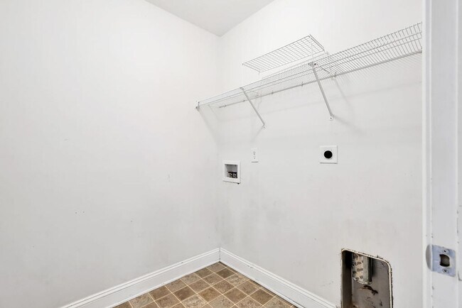 Building Photo - 104 Grasmere Ct