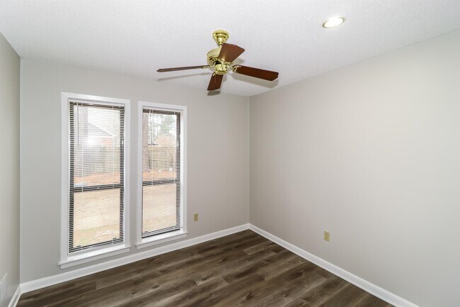 Building Photo - 1350 Brookside Dr