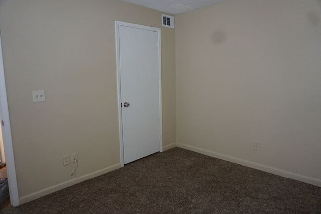 Building Photo - 2 Bedroom 2 Bath Townhouse Near NAS Jax