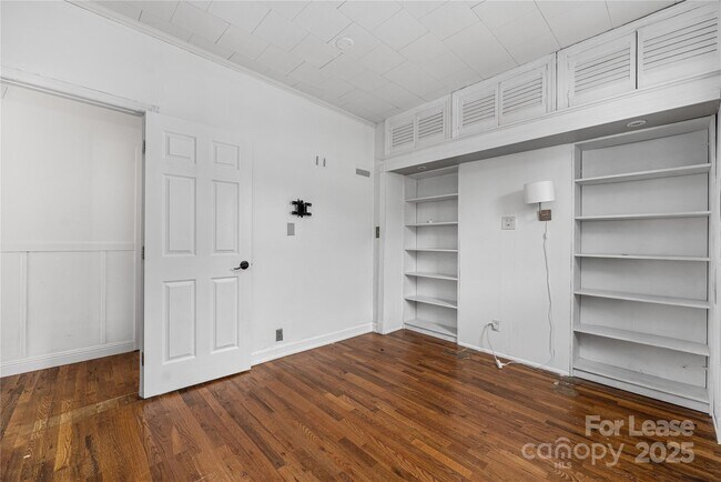 Building Photo - 387 Woodlawn Ave