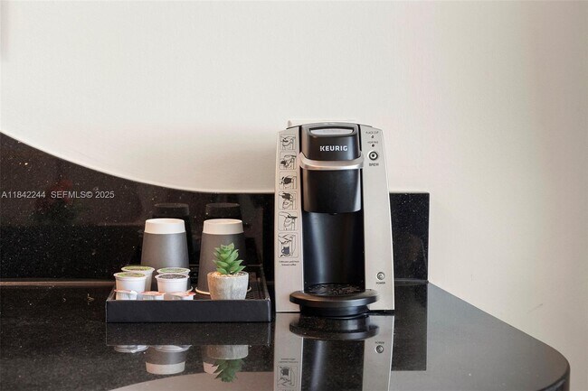 Building Photo - 4391 Collins Ave