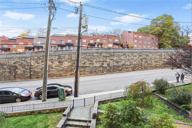 Building Photo - 3240 Riverdale Ave