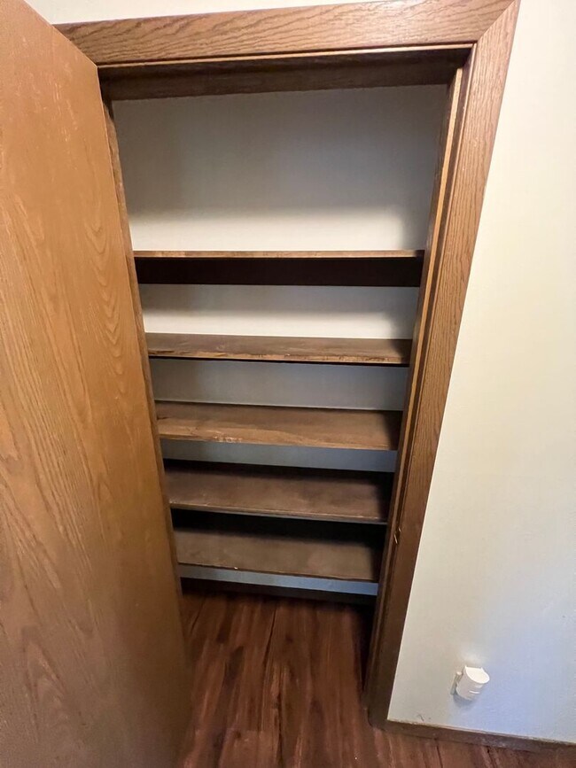 Building Photo - 3 bed/1.5 bath Duplex in Madison, WI