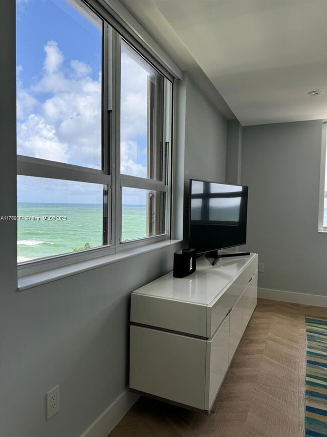 Building Photo - 10185 Collins Ave