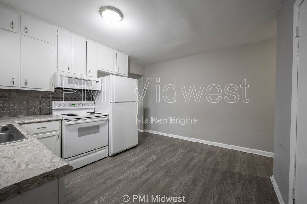 Building Photo - 821 Iowa St