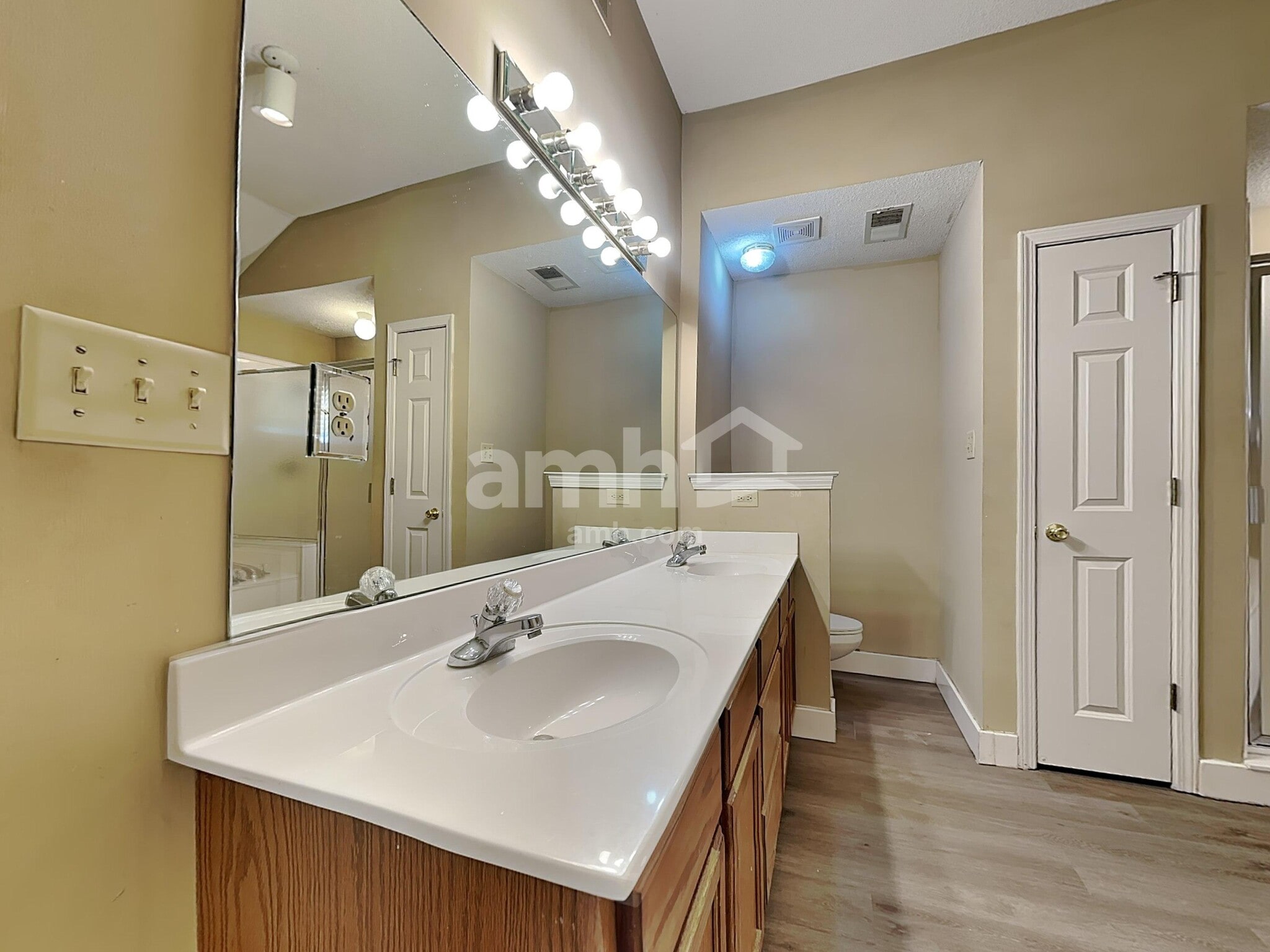 Building Photo - 1326 Siskin Dr