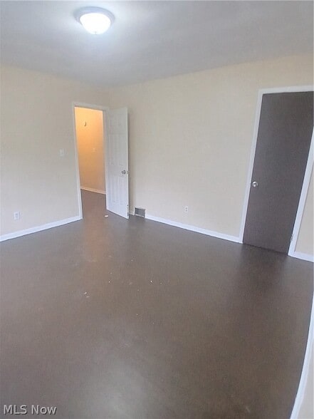 Building Photo - 21 Zents Ave