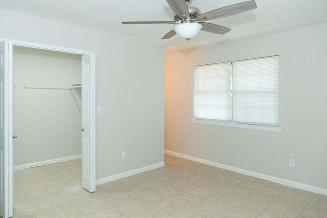 Building Photo - Coastal Charm Awaits: Cozy 3-Bedroom Home ...
