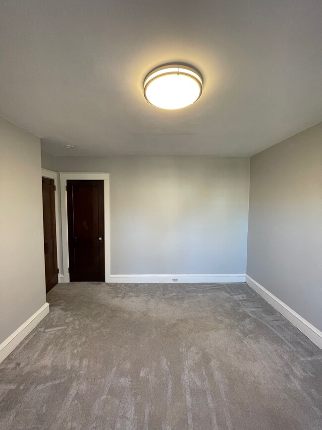 Building Photo - 714 3rd St