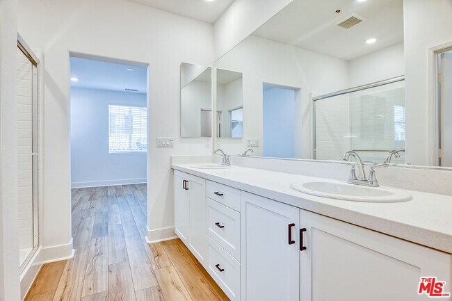 Building Photo - 5603 Kate Way