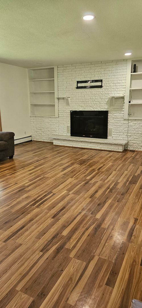 Building Photo - Large Rambler with 5 bedrooms, 2 baths wit...