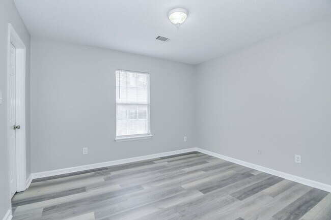 Building Photo - 4 Bedroom Ranch
