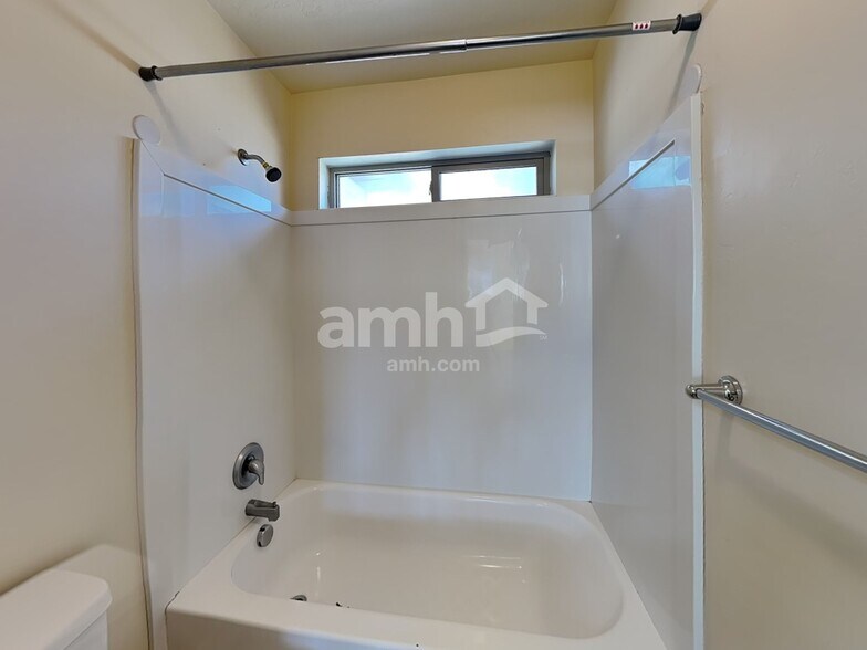 Building Photo - 4792 Addison Ave