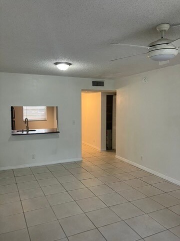 Building Photo - 9480 Poinciana Pl