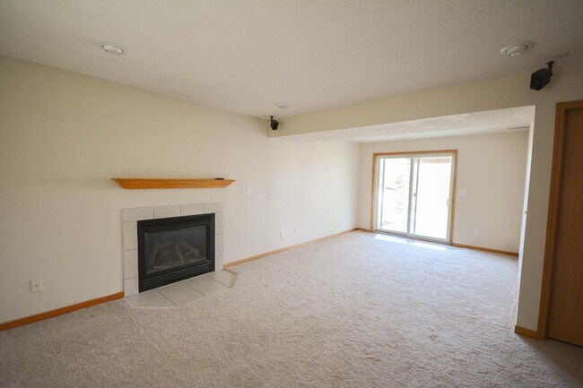 Building Photo - Great NW Home with Fenced Yard Near Gibbs Elementary