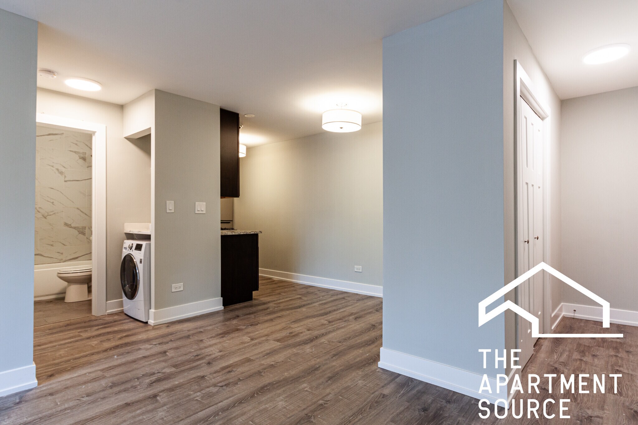 Building Photo - 454 W Barry Ave