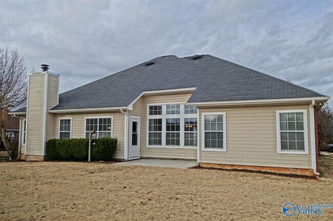 Building Photo - 143 Long Bow Dr