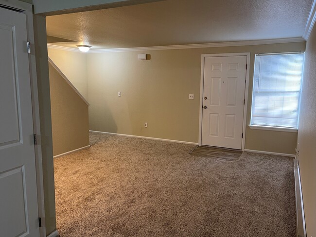 Family Room Looking into Entry - 5514 96th St E