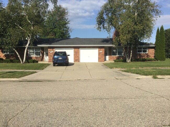 Building Photo - 2315 N Concord Dr