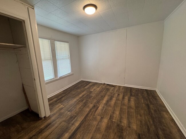 Building Photo - 2 Bedroom, 1 Bath House in Columbia!