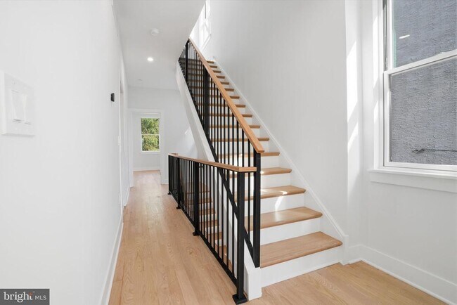 Building Photo - 222 Hermitage St