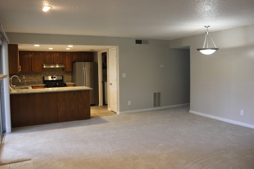 bright and clean - 35 Devon Ln