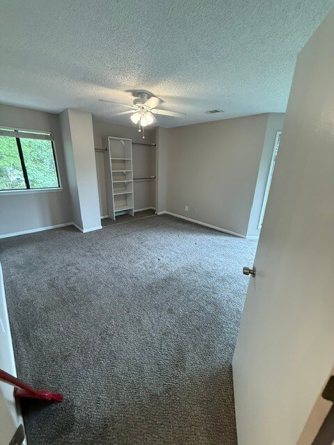 Building Photo - 8640 Roanoke Dr