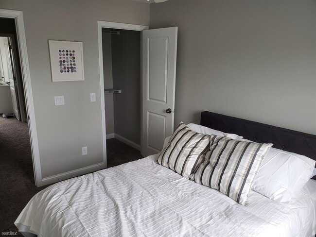 Building Photo - 5113 Devils Glen Rd