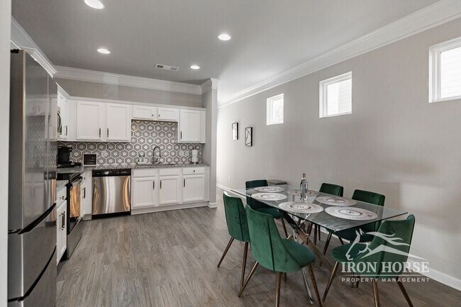 Building Photo - 1288 Towne Square Ct