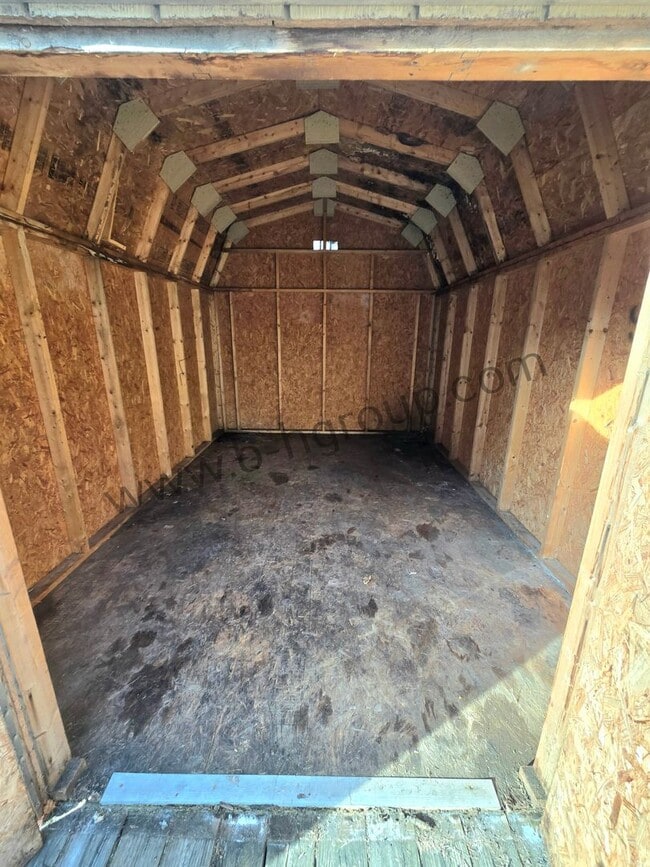 Building Photo - Spacious Single Family Home