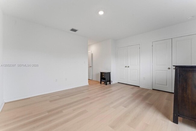 Building Photo - 336 NW 8th Ct