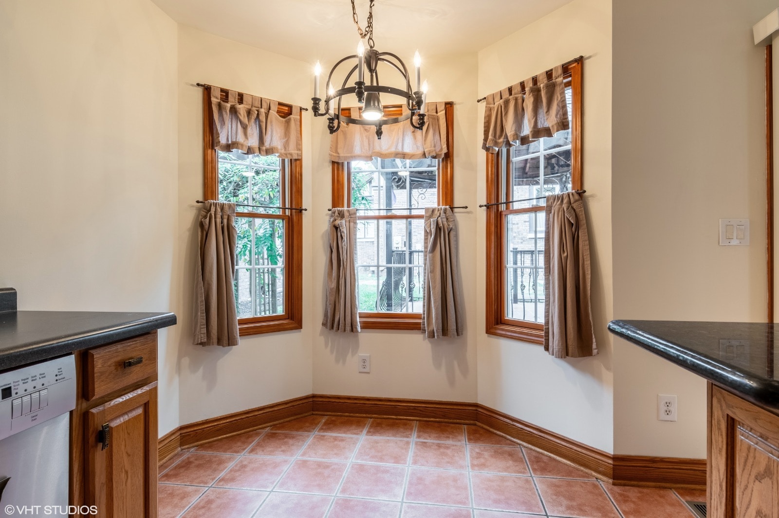 Building Photo - 2542 N Talbott St