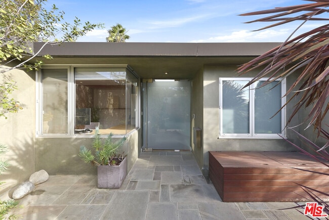 Building Photo - 3154 Queensbury Dr