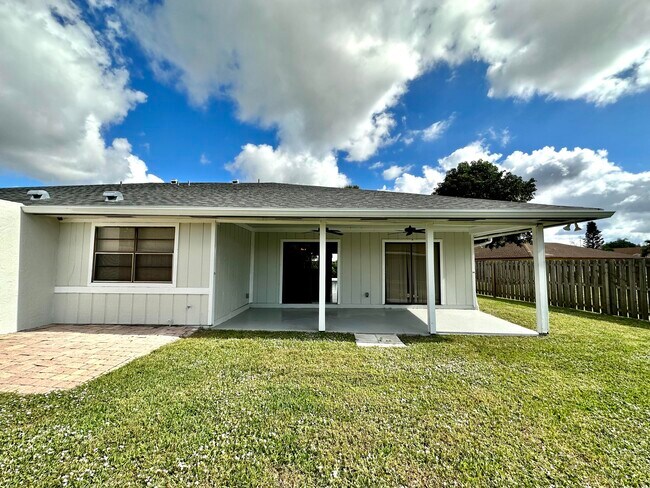 Building Photo - 947 Country Wood Ct