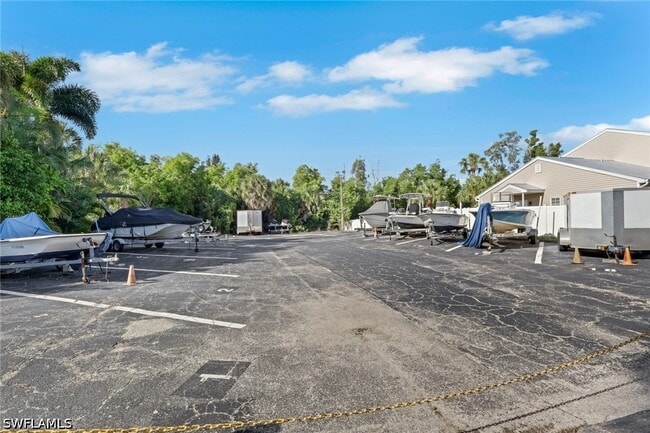 Building Photo - 6085 Lakefront Dr