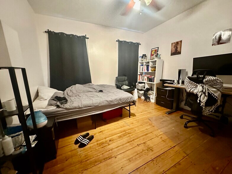 Building Photo - 166 Magazine St